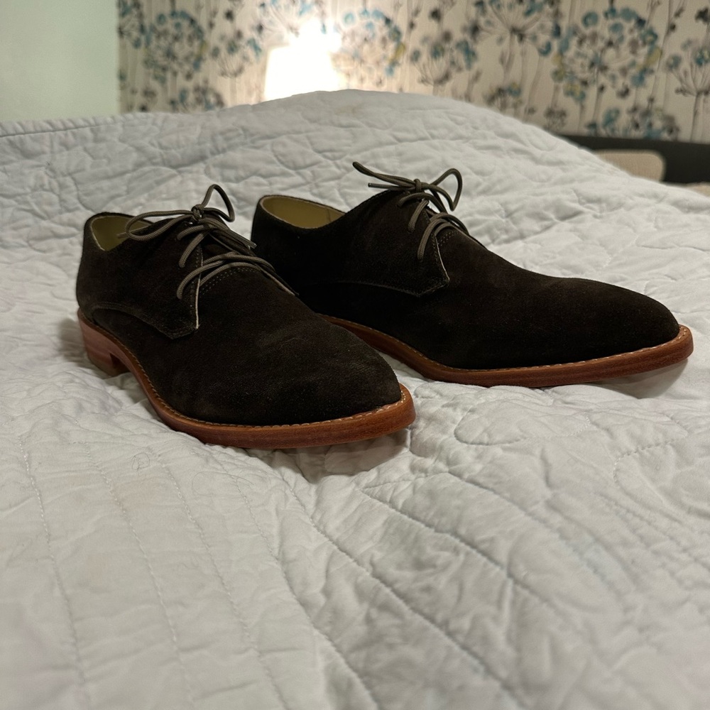 NWOT Nisolo suede, army-green oxfords